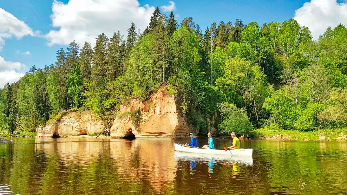 Kayaking in Gauja River web