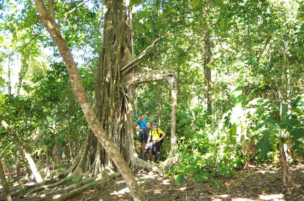 Most epic hiking trail Corcovado three friends