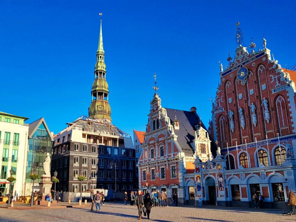Places to visit in Latvia_Riga_Old Town_Black Heads House square_Escaperies