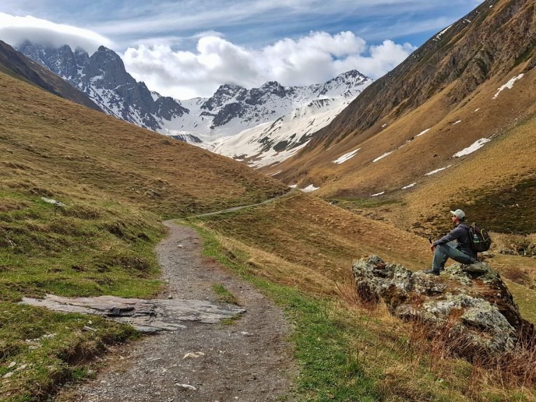 Juta hike _ Kazbegi Georgia _ Escaperies